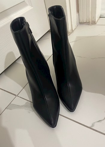 Siyah Deri Stiletto Topuklu Kadın Bot