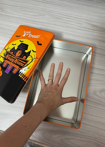 Krispy Kreme Cadılar Bayramı Temalı Teneke Kutu - Görsel 3