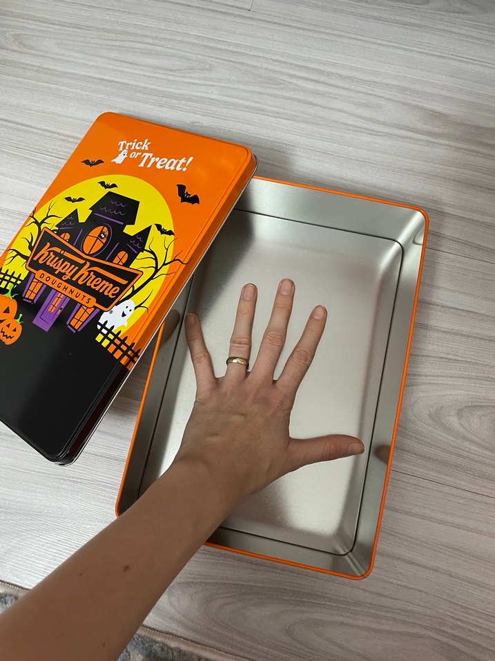 Krispy Kreme Cadılar Bayramı Temalı Teneke Kutu - Görsel 3