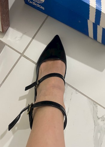 Bambi Siyah Parlak Stiletto Topuklu Kadın Ayakkabı