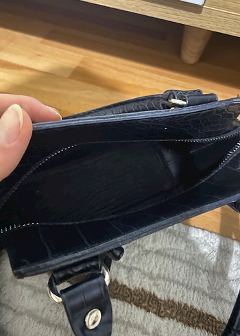 Siyah Yılan Desenli Tokalı Deri El Çantası - Görsel 3