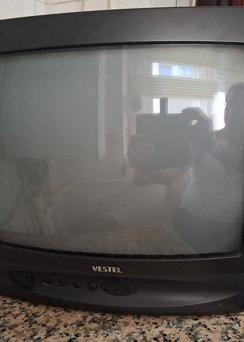 Vestel Siyah Crt Televizyon 37 Ekran Kumandasi İle Beraber