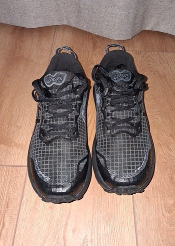 Asics ürünü