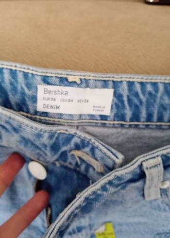 Bershka Düğmeli Açık Mavi Kadın Mini Denim Şort