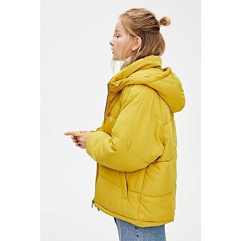 Pull and Bear Sarı şişme mont