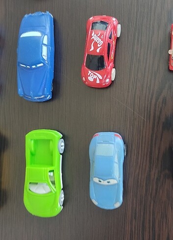 Beden PLASTİK OYUNCAK ARABALAR