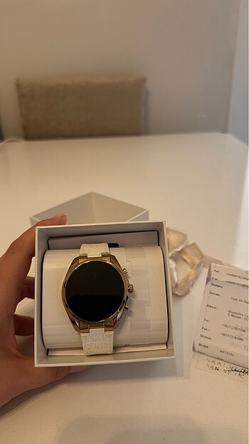 Micheal kors connected
