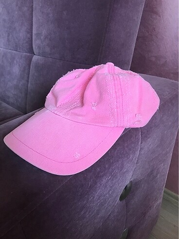 Pembe yazlık şapka