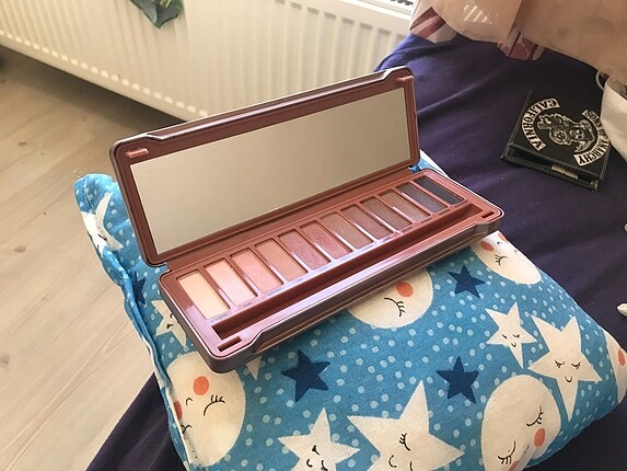 Naked 3 Far Paleti