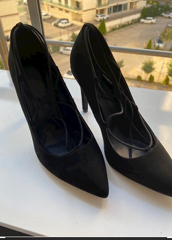 Siyah Süet Tokalı Stiletto Topuklu Kadın Ayakkabı