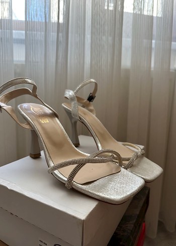 Diğer Kemerli Gümüş Stiletto Kadın Abiye Ayakkabı
