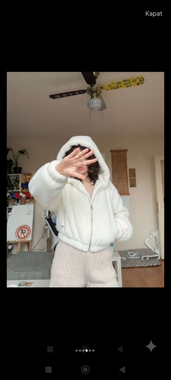 Kürklü Kapüşonlu Beyaz Mini Ceket - Görsel 4