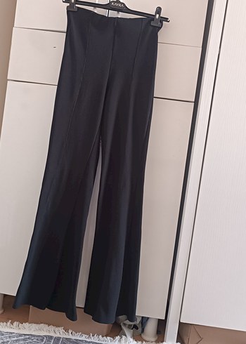 Siyah Piliseli Kadın İspanyol Paça Pantolon - Görsel 4