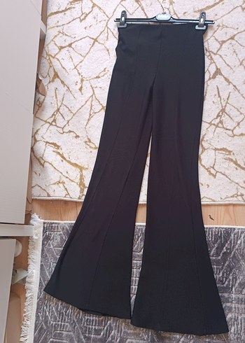 Siyah Piliseli Kadın İspanyol Paça Pantolon - Görsel 3