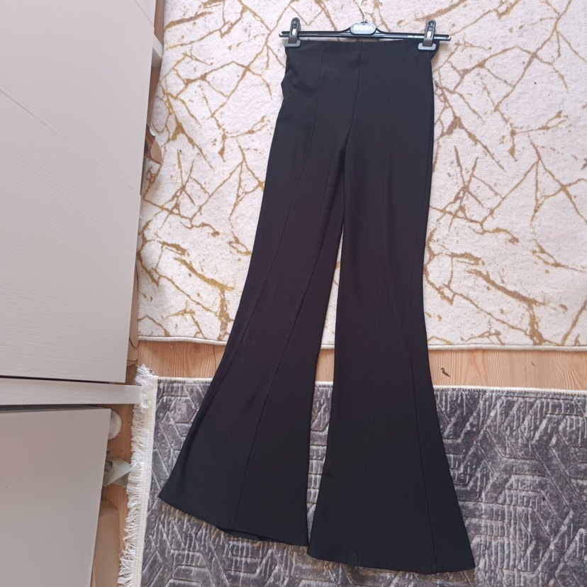 Siyah Piliseli Kadın İspanyol Paça Pantolon - Görsel 3