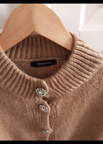 Bej Düğmeli Kadın Hırka - Görsel 2