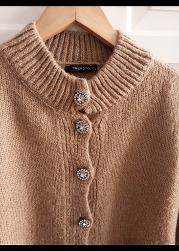 Bej Düğmeli Kadın Hırka - Görsel 5