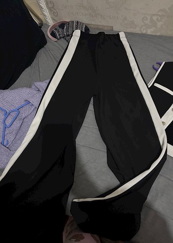 Siyah Beyaz Düğmeli Kolsuz Kadın Takım - Görsel 3