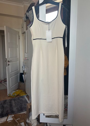 Beyaz Çizgili Uzun İnce Askılı Elbise - Görsel 6