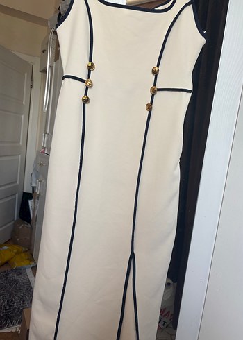 Beyaz Çizgili Uzun İnce Askılı Elbise - Görsel 3
