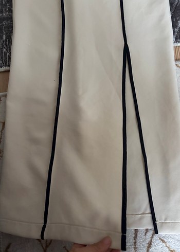 Düğmeli Beyaz Uzun Askılı Elbise - Görsel 3