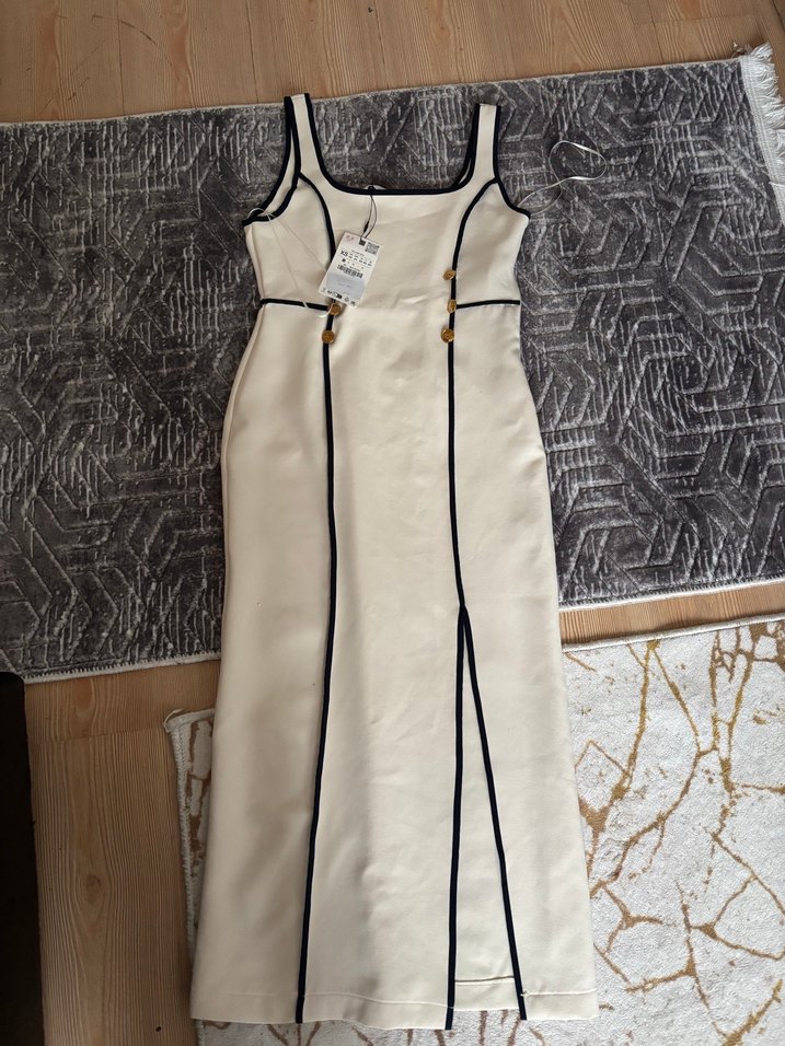 Düğmeli Beyaz Uzun Askılı Elbise - Görsel 5