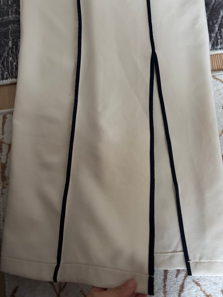 Düğmeli Beyaz Uzun Askılı Elbise - Görsel 3