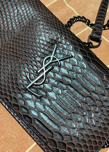 Yves Saint Laurent Ysl Siyah Yilan Desenli Zincirli Omuz Cantasi