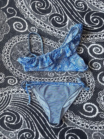 calzedonia marka bikini takımı 6/8 yaş ölçüleri mevcut