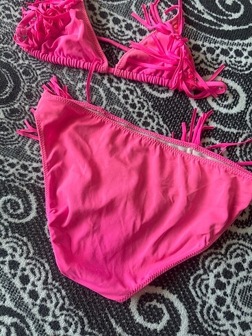 6 Yaş Beden pembe Renk bikini takımı 6/8 yaş ölçüleri mevcut renginde bi tık solma mevc