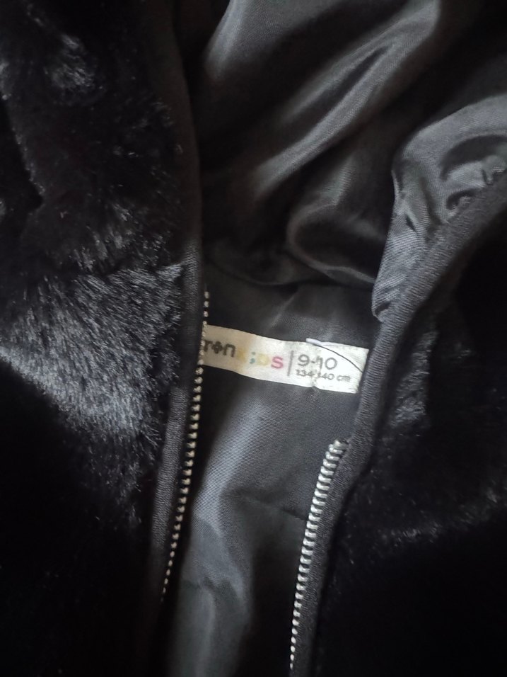 Kürklü Kapüşonlu Siyah kız çocuk Yelek - Görsel 3