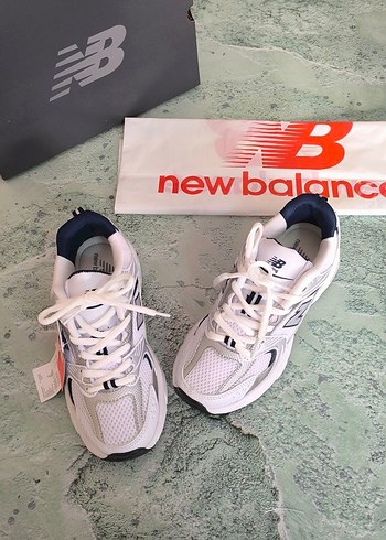 37 Beden beyaz Renk New Balance 530