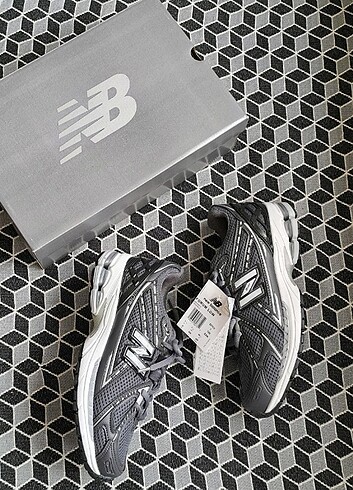 NEW BALANCE 1906