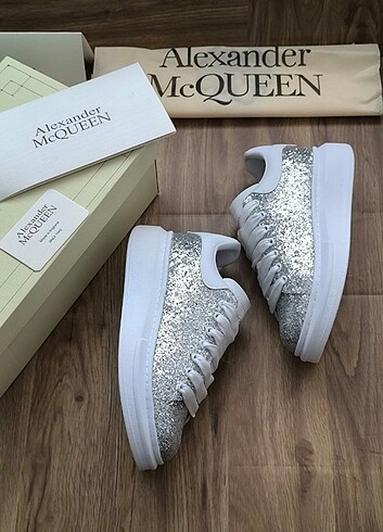 36 Beden ALEXANDER MCQUEEN