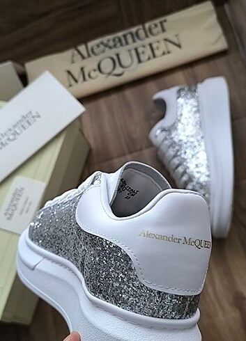 38 Beden ALEXANDER MCQUEEN 