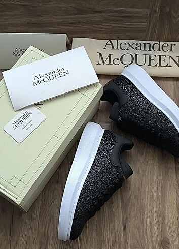 37 Beden ALEXANDER MCQUEEN