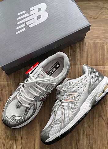 NEW BALANCE 1906