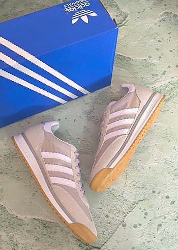 Adidas SL72