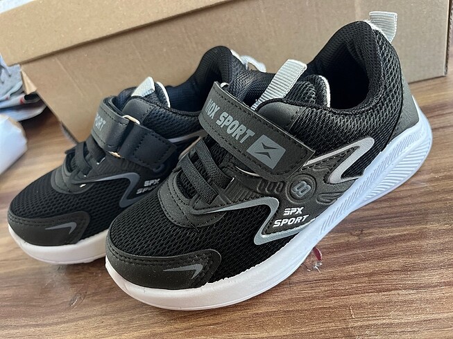 26 Beden siyah Renk Çocuk spor ayakkabı yeni sıfır