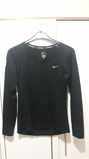 Nike uzun kollu