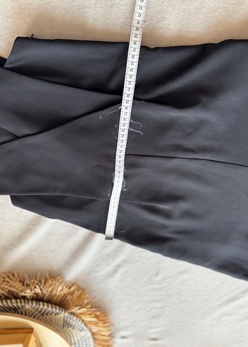 Siyah Mini V Yakalı Kolsuz Kadın Tulum - Görsel 2