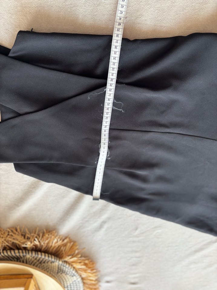 Siyah Mini V Yakalı Kolsuz Kadın Tulum - Görsel 2