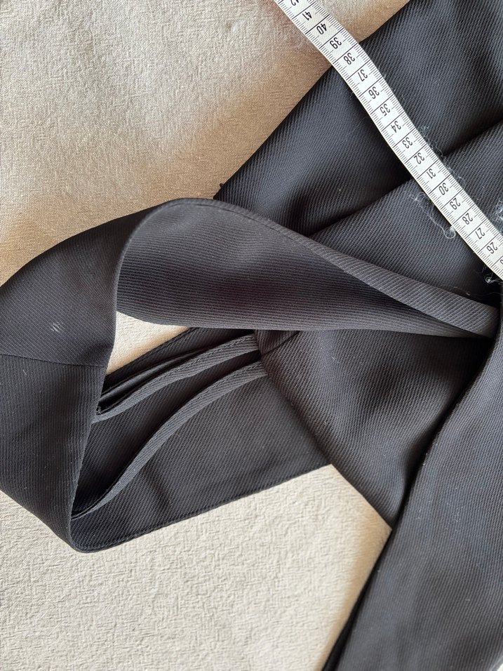 Siyah Mini V Yakalı Kolsuz Kadın Tulum - Görsel 4