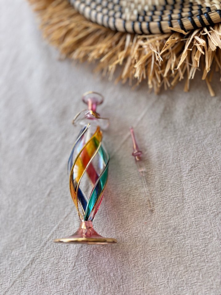 Üfleme Cam Kadın Parfüm Şişesi - Görsel 2