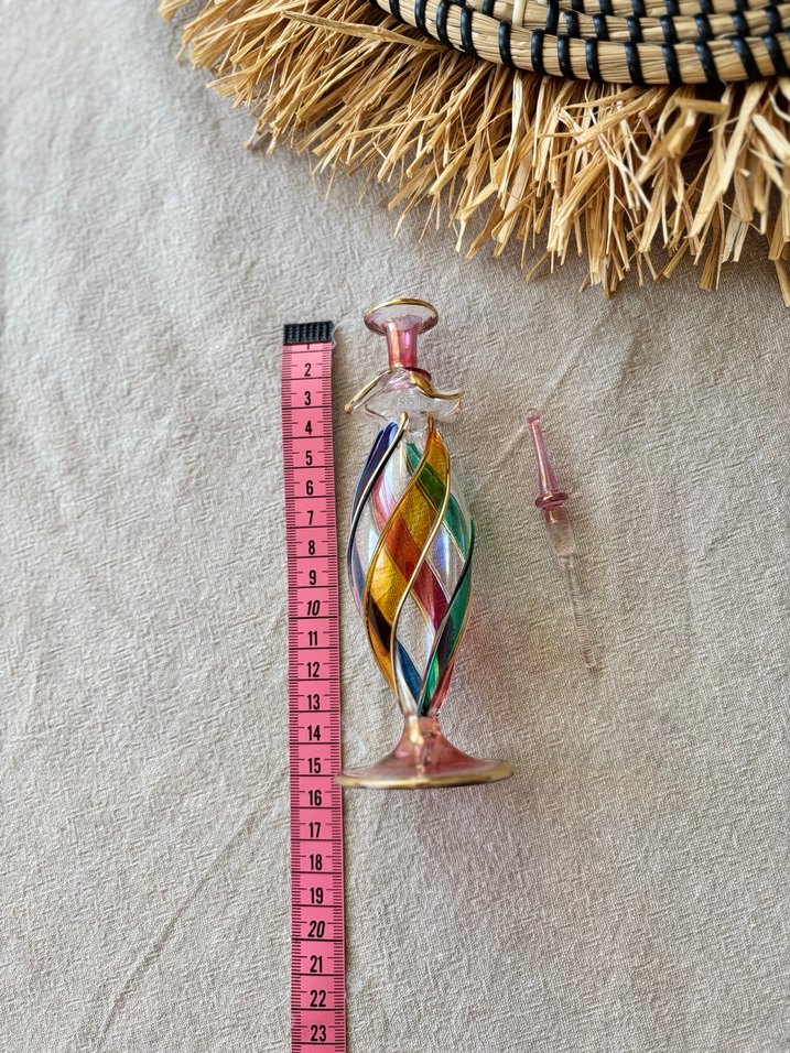 Üfleme Cam Kadın Parfüm Şişesi - Görsel 3