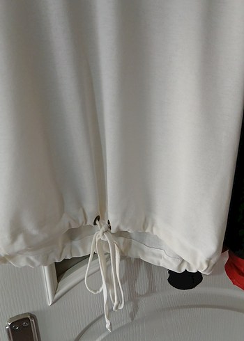 Beyaz Pamuklu Tişörtü - Görsel 2