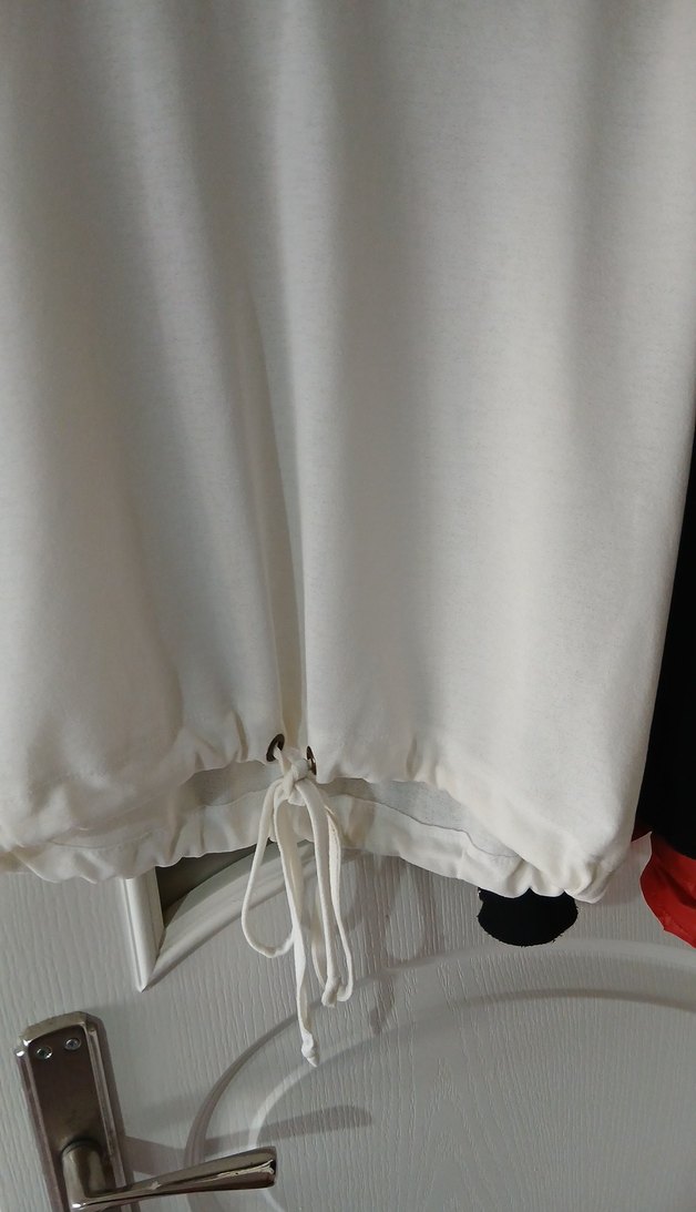 Beyaz Pamuklu Tişörtü - Görsel 2