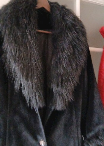 Siyah Uzun Kürklü Kadın Kaban - Görsel 2