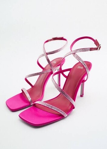 Zara yeni etiketli topuklu sandalet 