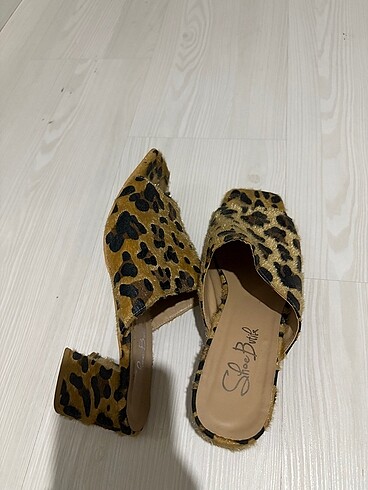 Diğer leopar terlik
